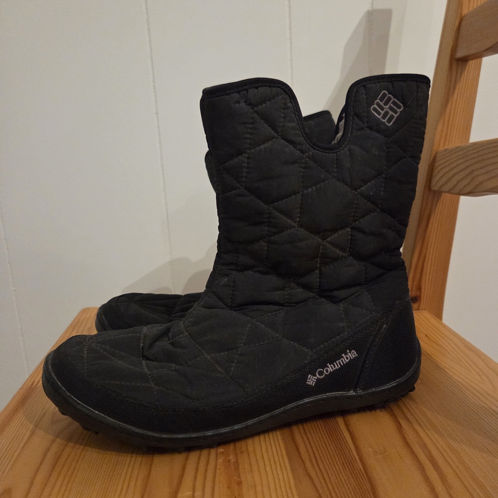 Columbia Women's Quilted Black Winter Boots